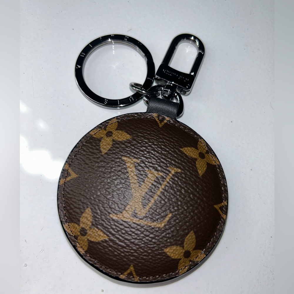 Louis Vuitton Monogram LV World Keychain Made in Italy M68307 - Picture 1 of 3